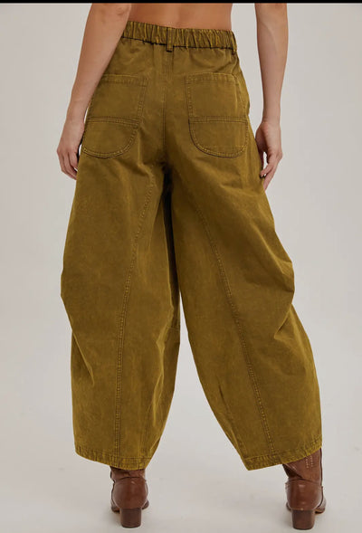 Billowy silhouette chino pants